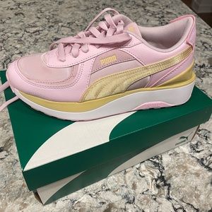 NWT- SIZE8 PUMA Cruise Rider womens shoe